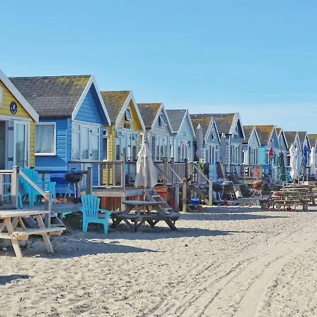 Beach Walk Southbourne Sobo Beach Sleeps 4-2